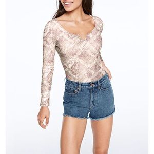 🆕VS PINK SNAKE PRINT BODYSUIT.NIP!